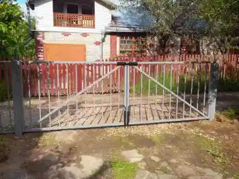 Распашные ворота для участка из металла