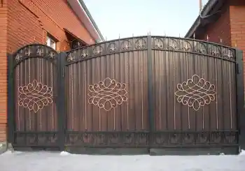 Распашные металлические ворота с ковкой и калиткой 3000x4000 