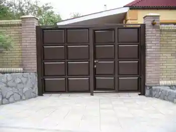 Распашные металлические ворота со встроенной калиткой 2500x3000