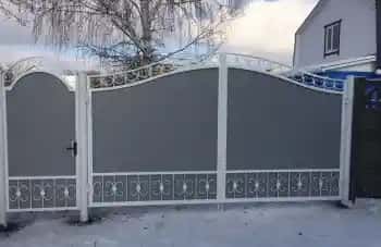 Серые распашные ворота с калиткой по индивидуальному дизайну 2300x3200